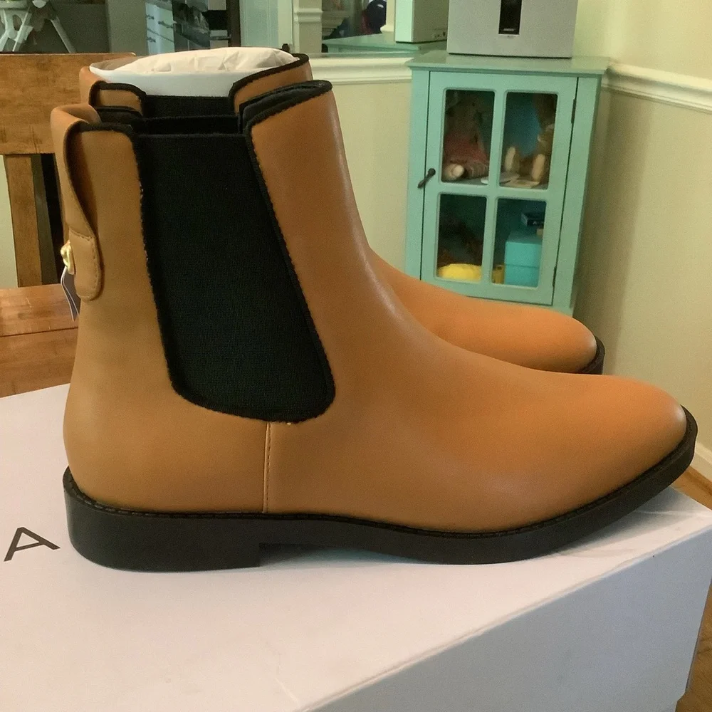 NIB AEROSOLES Tropea Camel Color Ankle Chelsea Boots Womens Sz 10